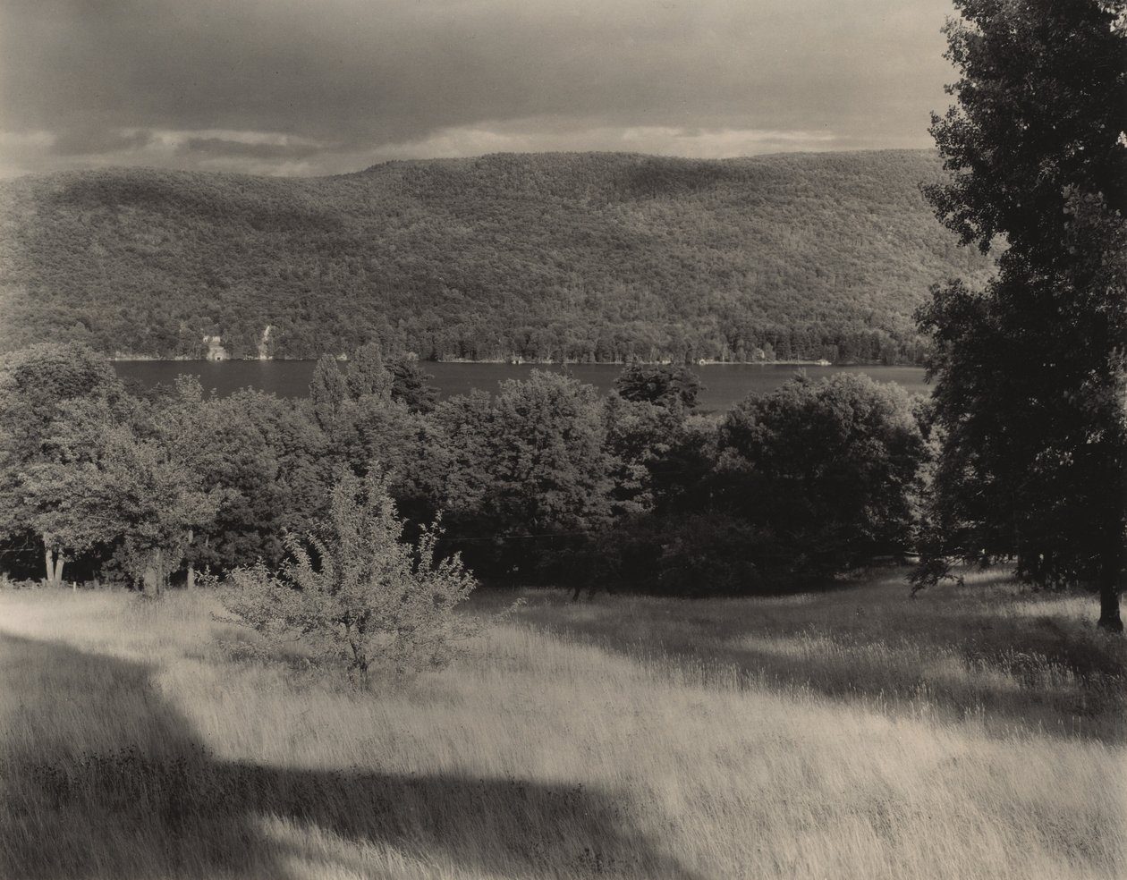 Lake George sett fra åsen av Alfred Stieglitz