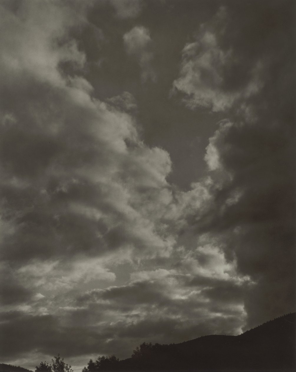 Musikk - En serie på ti skyfotografier, nr. II av Alfred Stieglitz