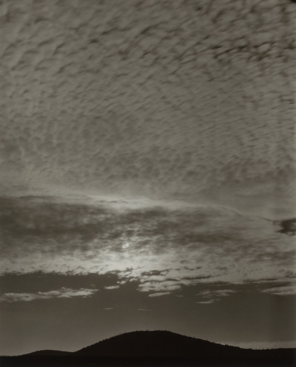 Musikk - En serie på ti skyfotografier, nr. X av Alfred Stieglitz