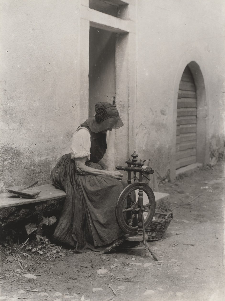 Gammel kvinne med spinnrock av Alfred Stieglitz