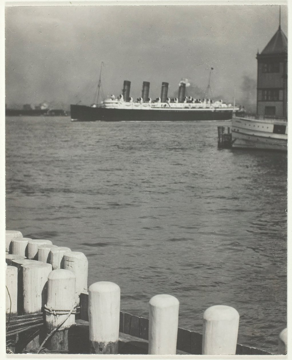 Outward Bound, The Mauretania, 1910, trykt 191832. av Alfred Stieglitz
