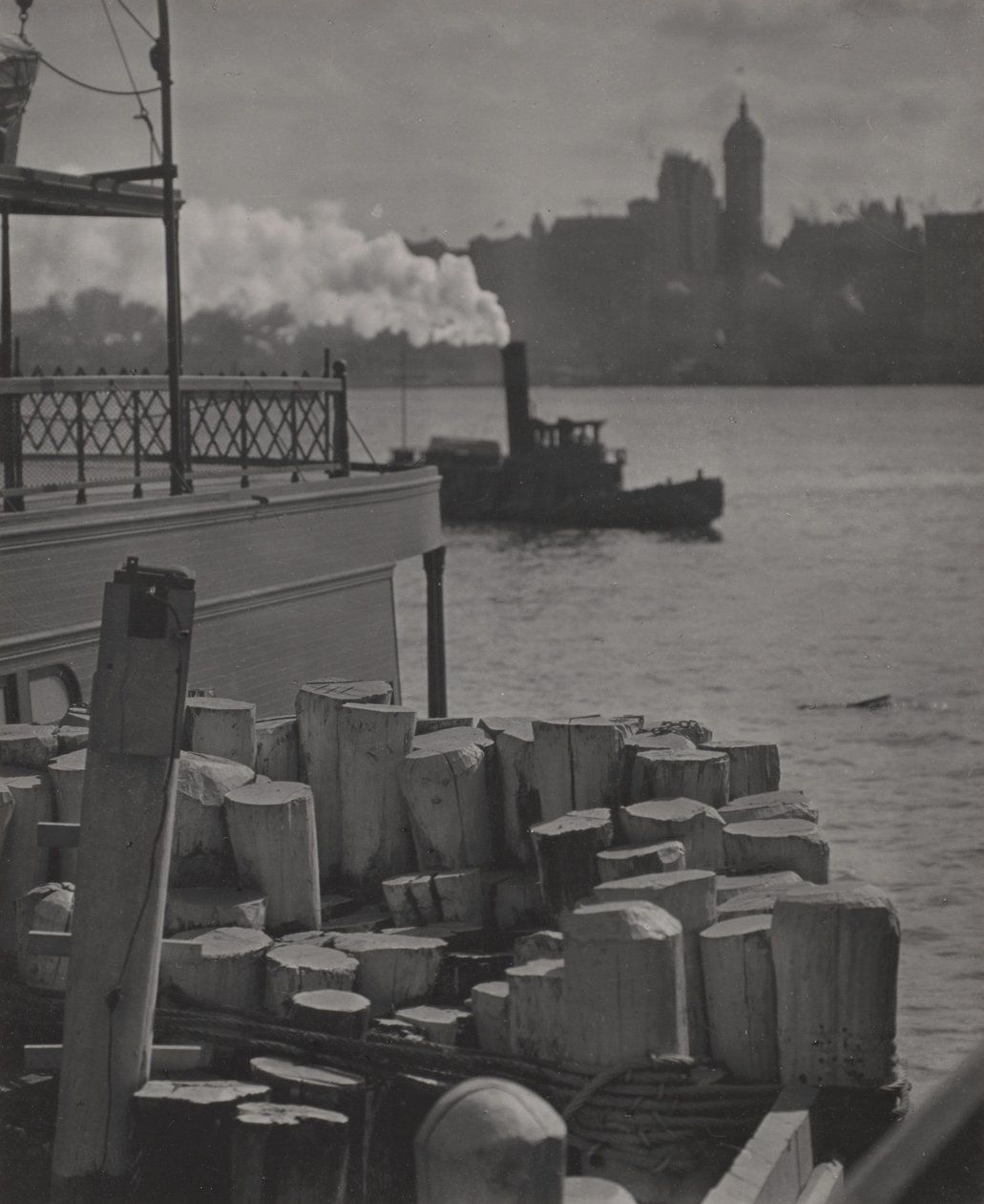 Byen på den andre siden av elven av Alfred Stieglitz