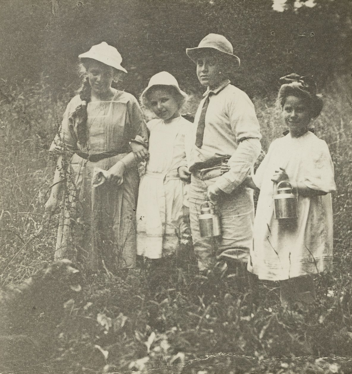 Uten tittel Flora, Elizabeth, Howard & Kitty i Lake George-feltet, 190305. av Alfred Stieglitz