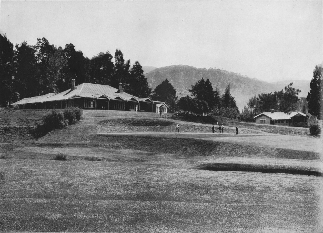 18. hull og klubbhus, Golf Links, Nuwara Eliya, høyde 6200 fot, c1890, 1910 av Alfred William Amandus Plate
