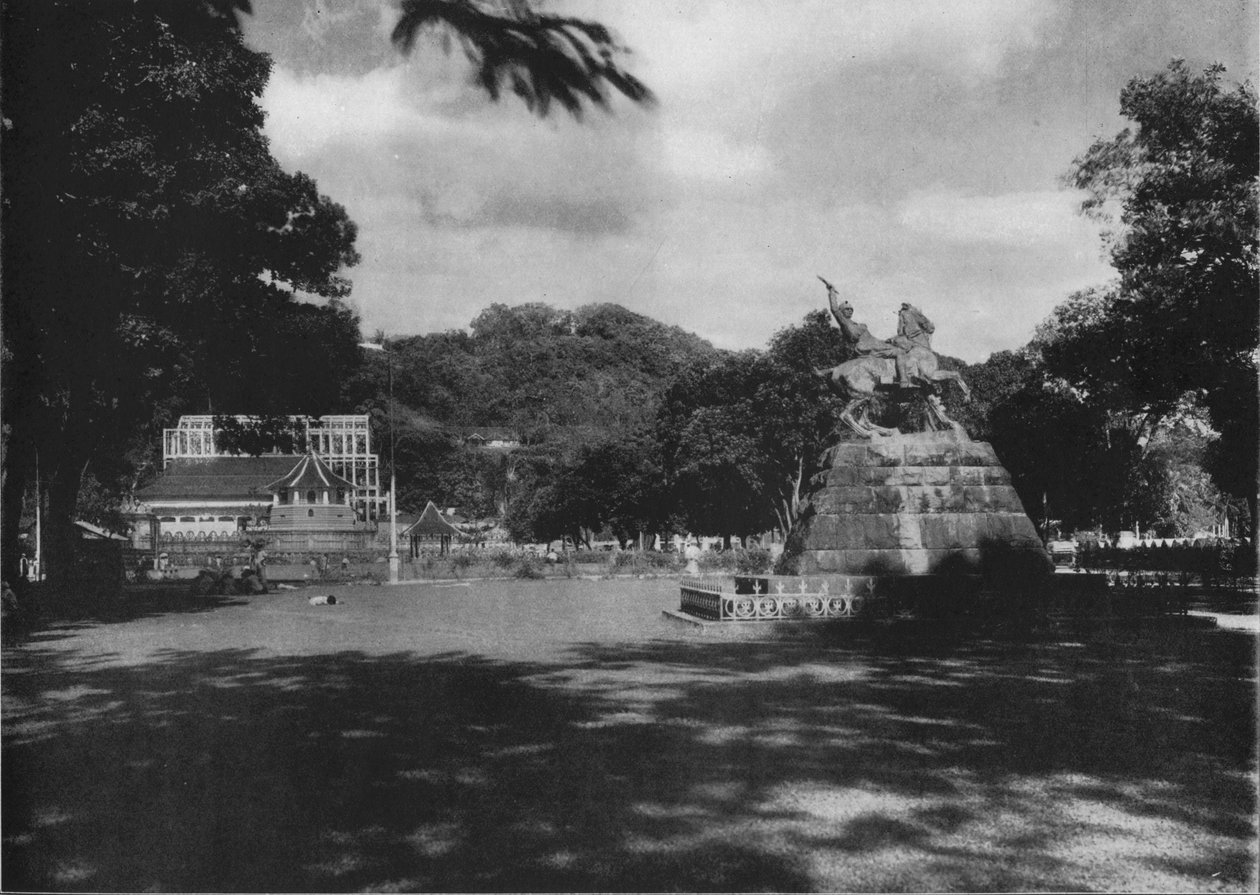 Victoria Esplanade, Kandy, Ceylon, c1890, 1910 av Alfred William Amandus Plate