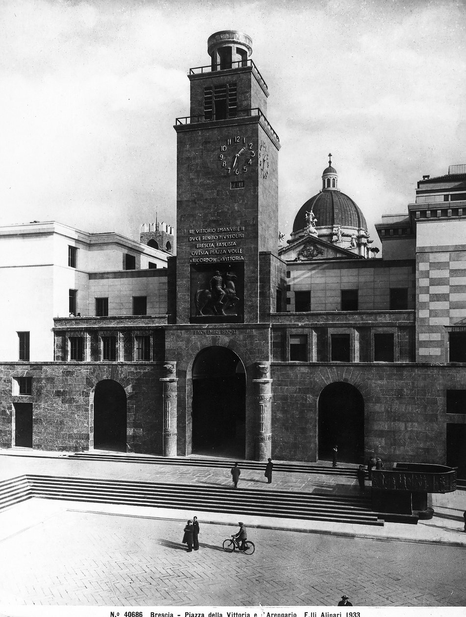 Piazza della Vittoria med Mussolini-tårnet, Brescia (s/h-bilde) av Fratelli Alinari