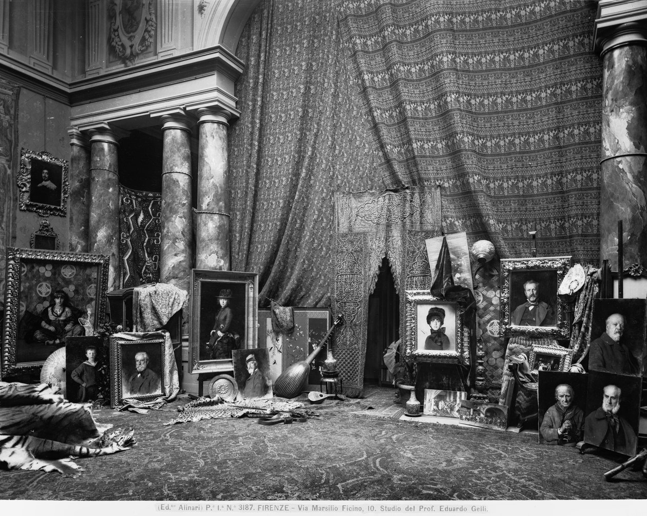 Studio til den florentinske maleren Eduardo Gelli, i Via Marsilio Ficino 10, Frorence (s/hv-bilde) av Fratelli Alinari