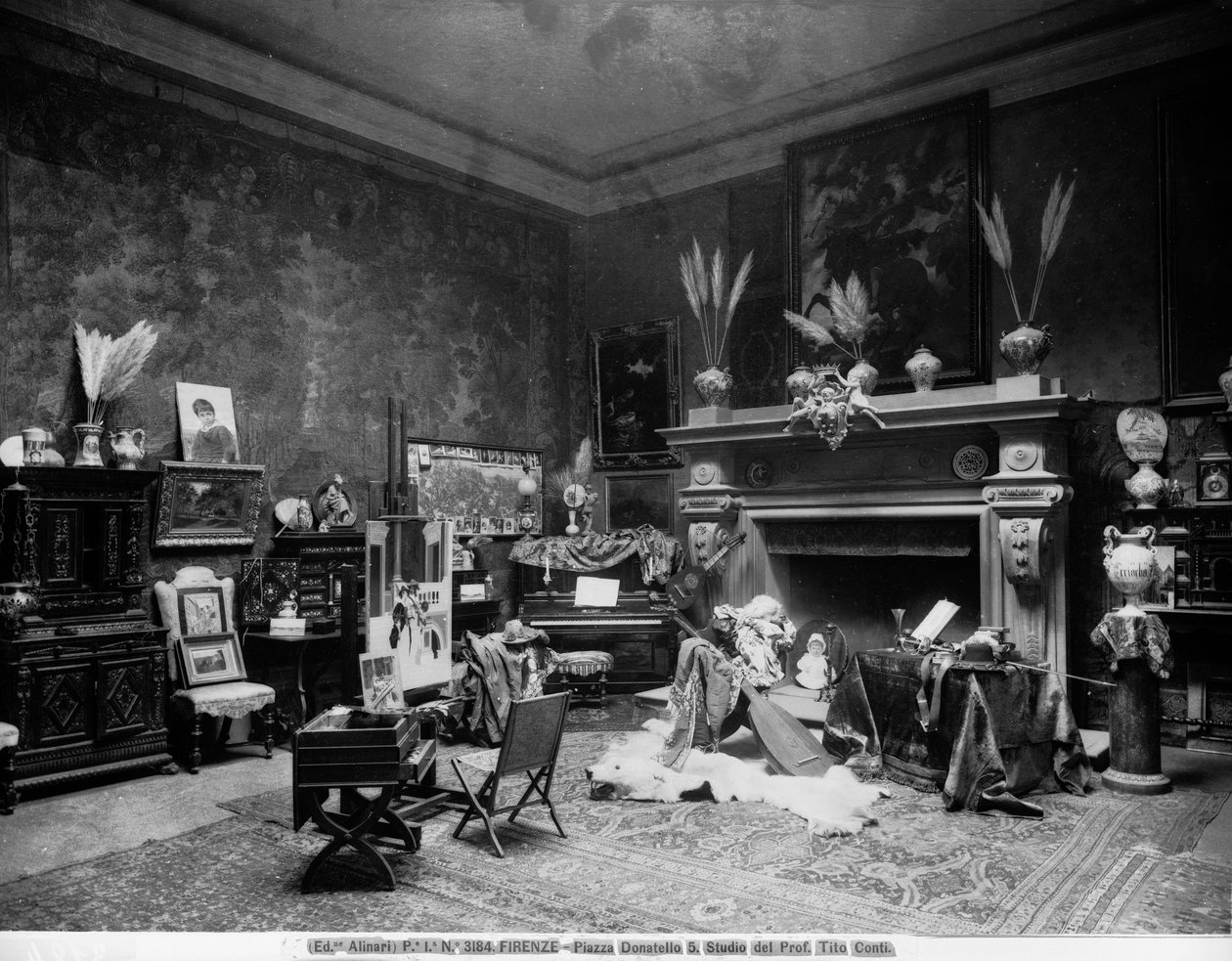 Studio til maleren Tito Conti i Firenze, på Piazza Donatello (s/hv-bilde) av Fratelli Alinari
