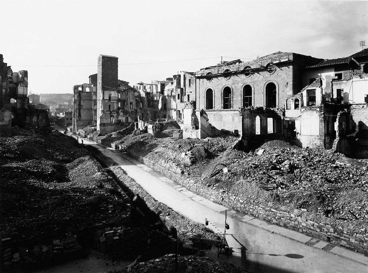 Andre verdenskrig: ruinene i Borgo San Jacopo i Firenze, etter bombingen. Dette fotografiet, tidligere en del av Brogi-samlingen, tilhører nå Alinari-samlingen (s/hvitt-bilde) av Fratelli Alinari