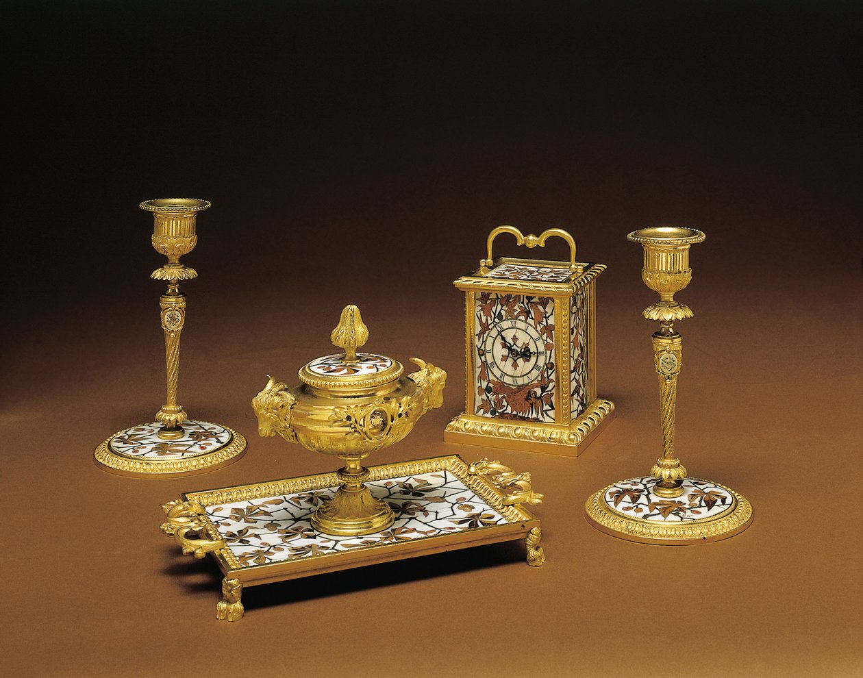 Napoleon III firedelt skrivebordssett, intarsia av Duvinage og Harinckouk, ca. 1877 av Alphonse Gustave Giroux