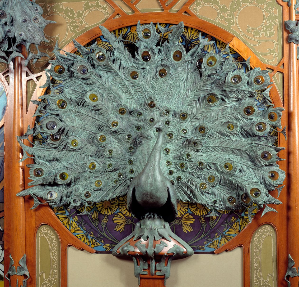 Art Nouveau: interiørdekorasjon av gullsmeden Georges Fouquets butikk (1862-1957) i Paris: skulptur av påfugler i bronse (bronse) av Alphonse Mucha
