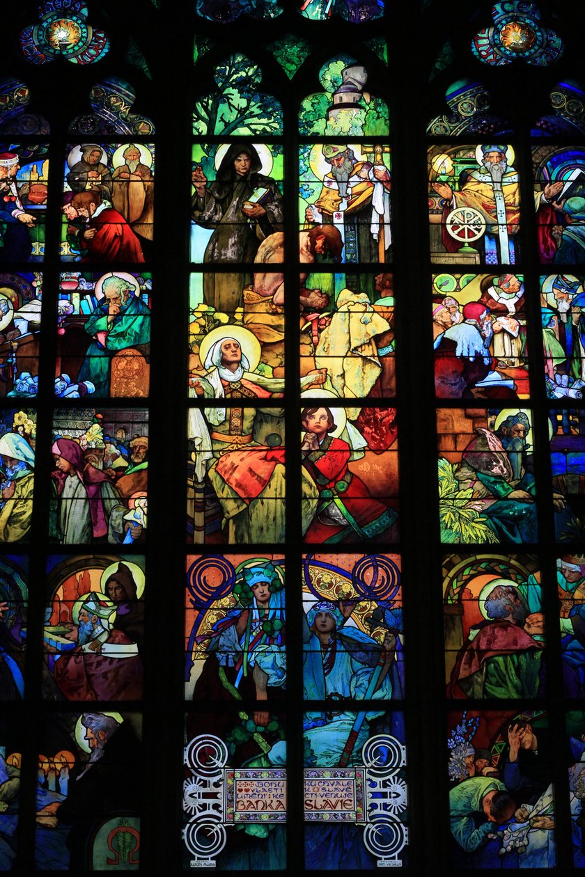 Detalj av et glassmaleri, Life of Saints Cyril and Methodius, St, Vitus-katedralen, Wenceslas og Adalbert, Praha, Tsjekkia (farget glass) av Alphonse Mucha
