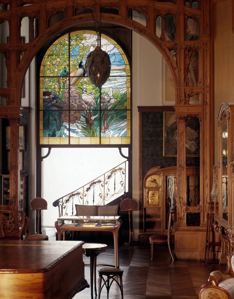 Art Nouveau: utsikt over en leilighet "" Modern style"" med glassmalerier av Alphonse Mucha (1860-1939), Musee des Arts Decoratifs Paris av Alphonse Mucha