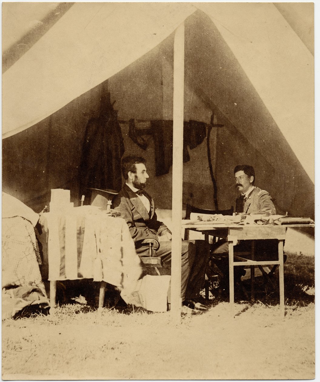 Abraham Lincoln (1809–65), USAs 16. president, og George Brinton McClellan (1826–85), Union Army General (albumfoto) av American Photographer