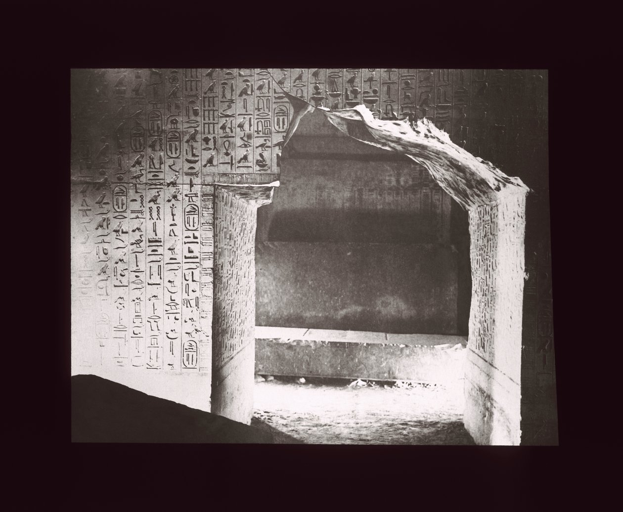 Gravkammer, pyramide av Unas, Sakkara, 5. dynasti (lyktsklie) av American Photographer