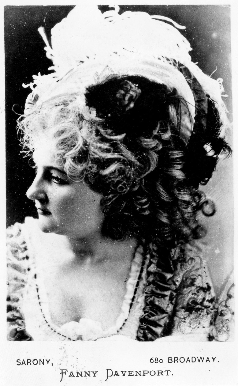 Visittkort til Fanny Davenport, ca. 1880-98 (albumtrykk) av American Photographer