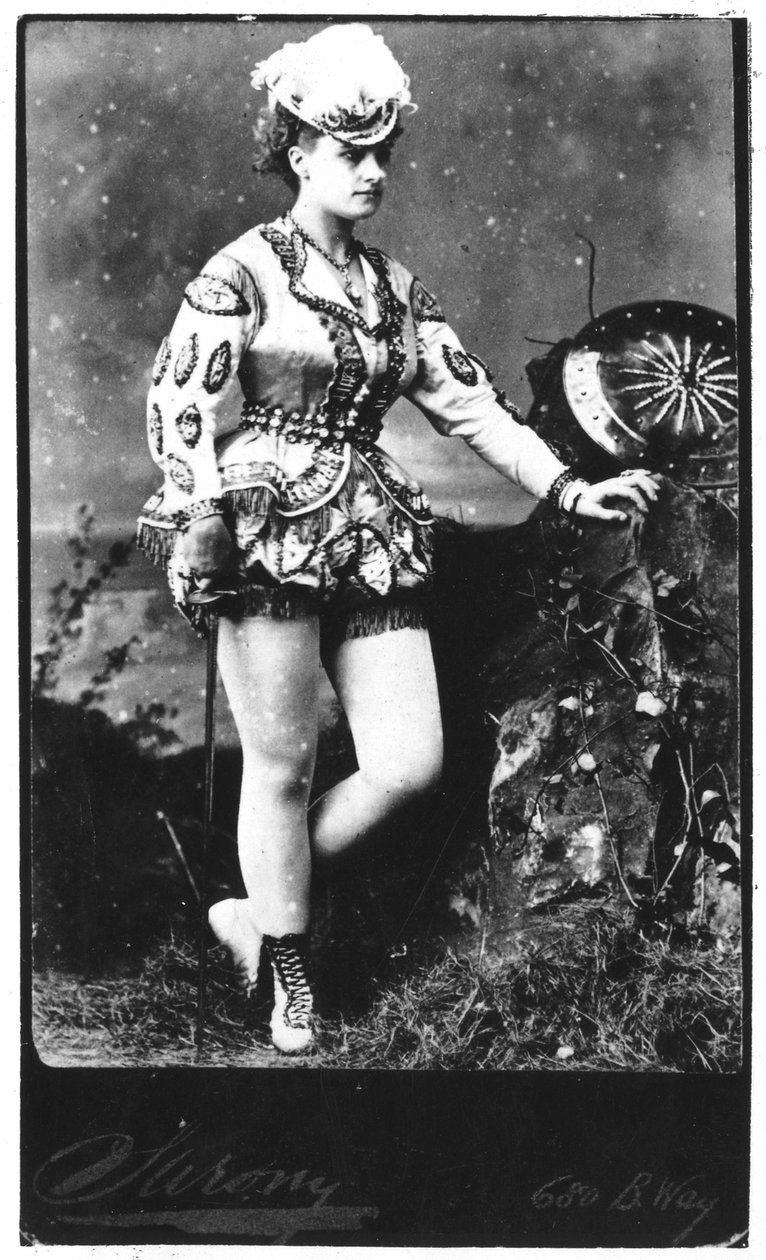 Carte de Visite av en uidentifisert skuespillerinne, ca. 1870-90 (albumtrykk) av American Photographer