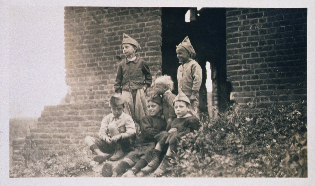 Barn i Frankrike etter første verdenskrig, 1919 av American Photographer