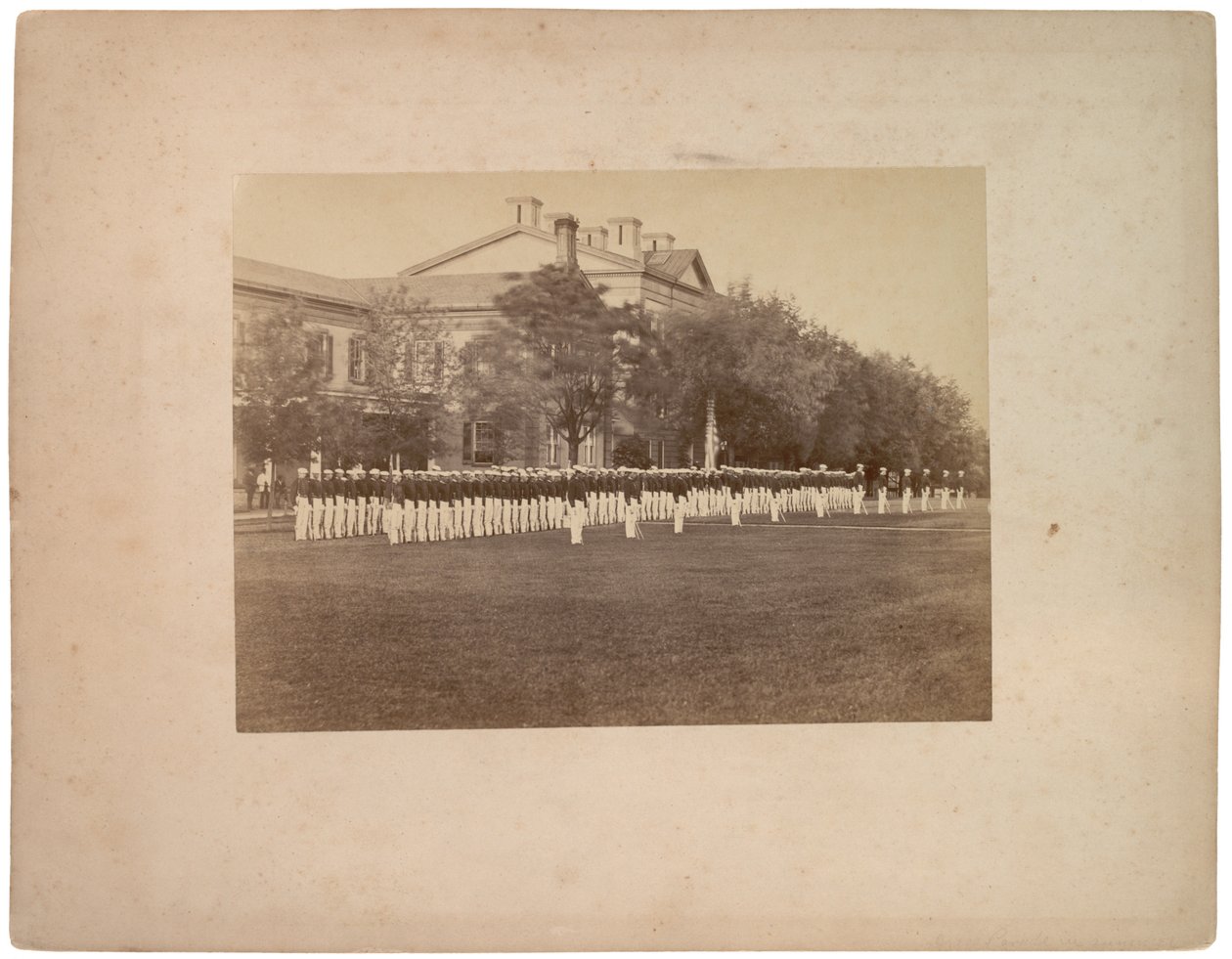 Kjoleparade om sommeren, ca. 1870 (sepia-bilde) av American Photographer