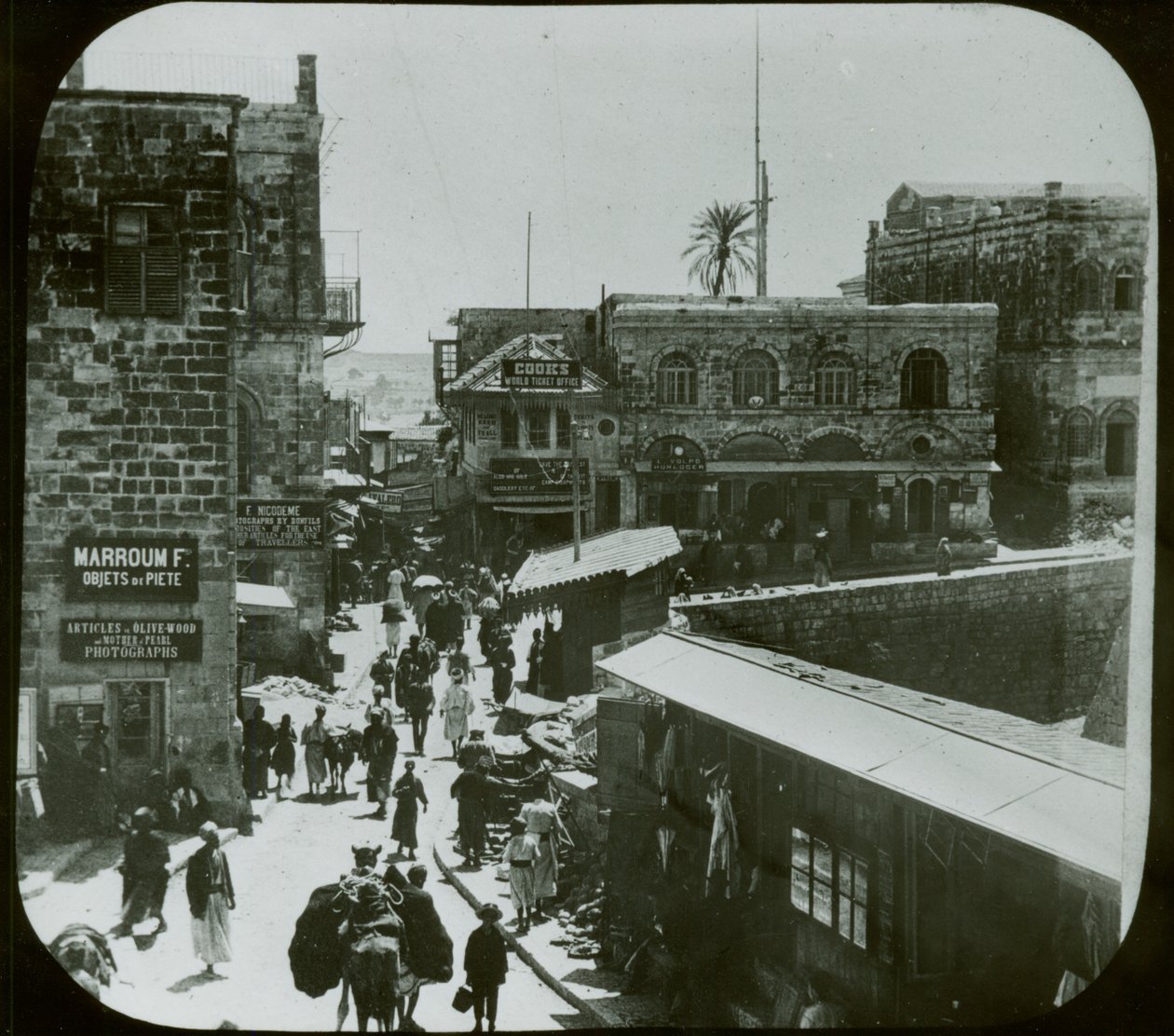 Jerusalem, Inne i Jaffa-porten, ca. 1880 (trykk fra lyslykt) av American Photographer