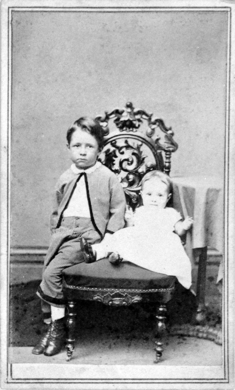 Portrett av en ung gutt og en baby, ca. 1860 av American Photographer