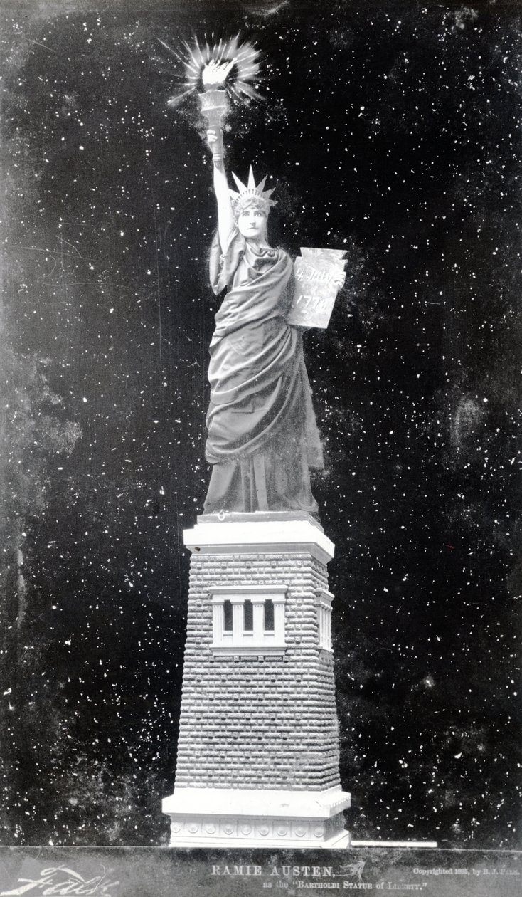 Ramie Austen som Frihetsgudinnen, 1885 av American Photographer