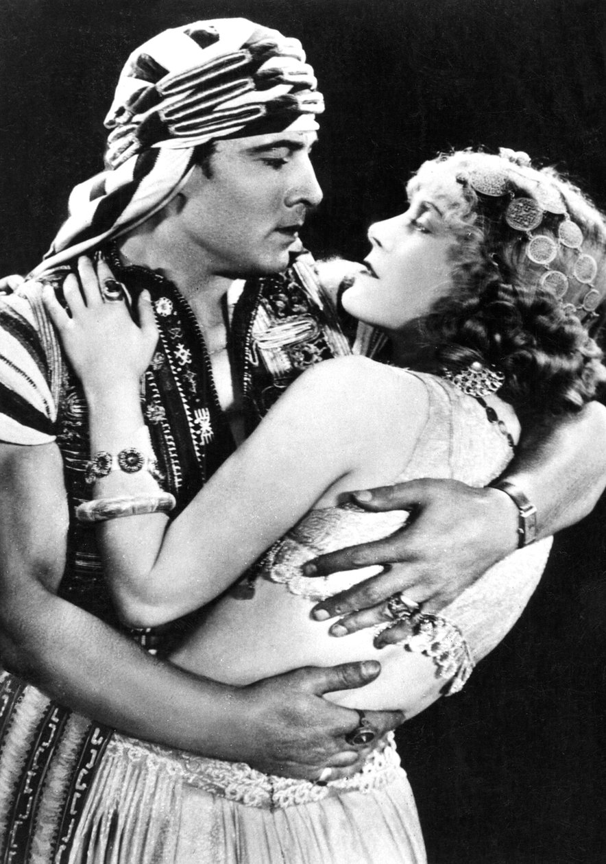 Rudolf Valentino som Ahmed og Vilma Banky som Yasmin i Son of the Sheik 1926, ca. 1930 av American Photographer