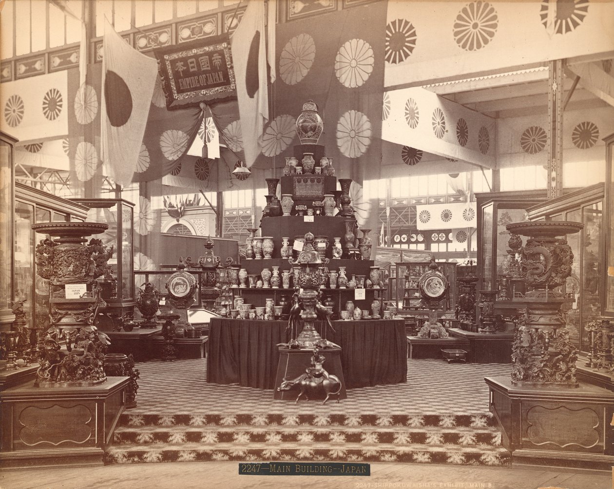 Shippokuwaishas utstilling, japansk seksjon, Centennial International Exhibition, 1876 (albumintrykk) av American Photographer
