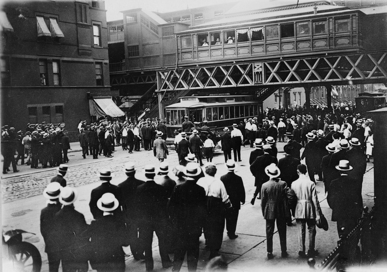 Streiker, gatejernbaner, New York. Stoppet bil på 86th St. and 6th Ave., 1916 av American Photographer