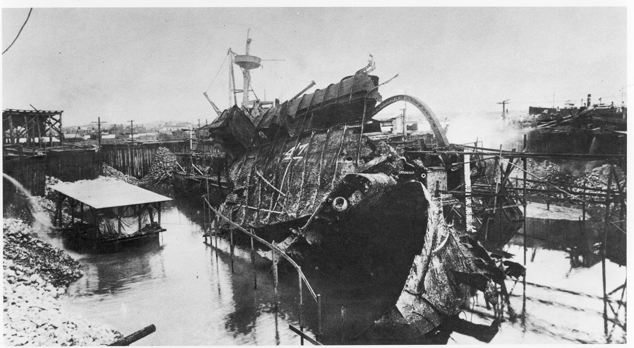 The Catastrophe of the USS Maine, 1898 (se 206525, 206527) av American Photographer