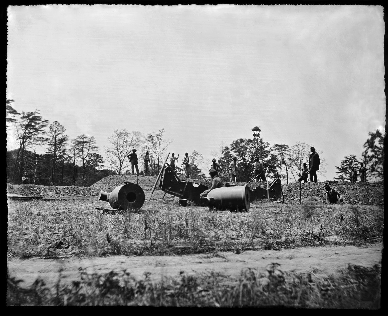 Fagforenings arbeidsdetalj forbereder installasjon av mørtler nær Petersburg, Virginia, sommeren 1864 av American Photographer