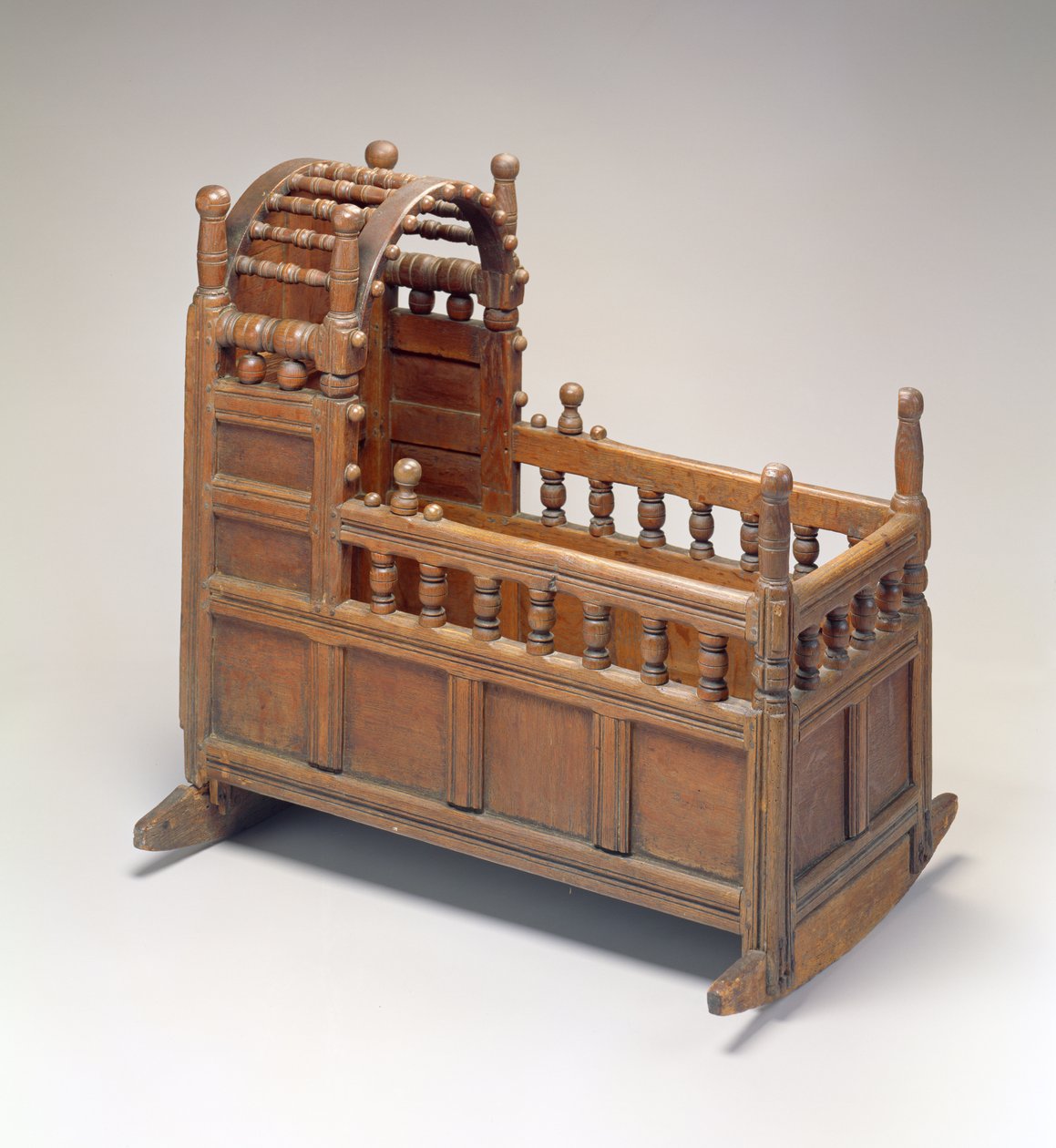 Cradle, fra Barnstable eller Yarmouth, Massachusetts, 1665-85 (rød eik og hvit furu) av American School
