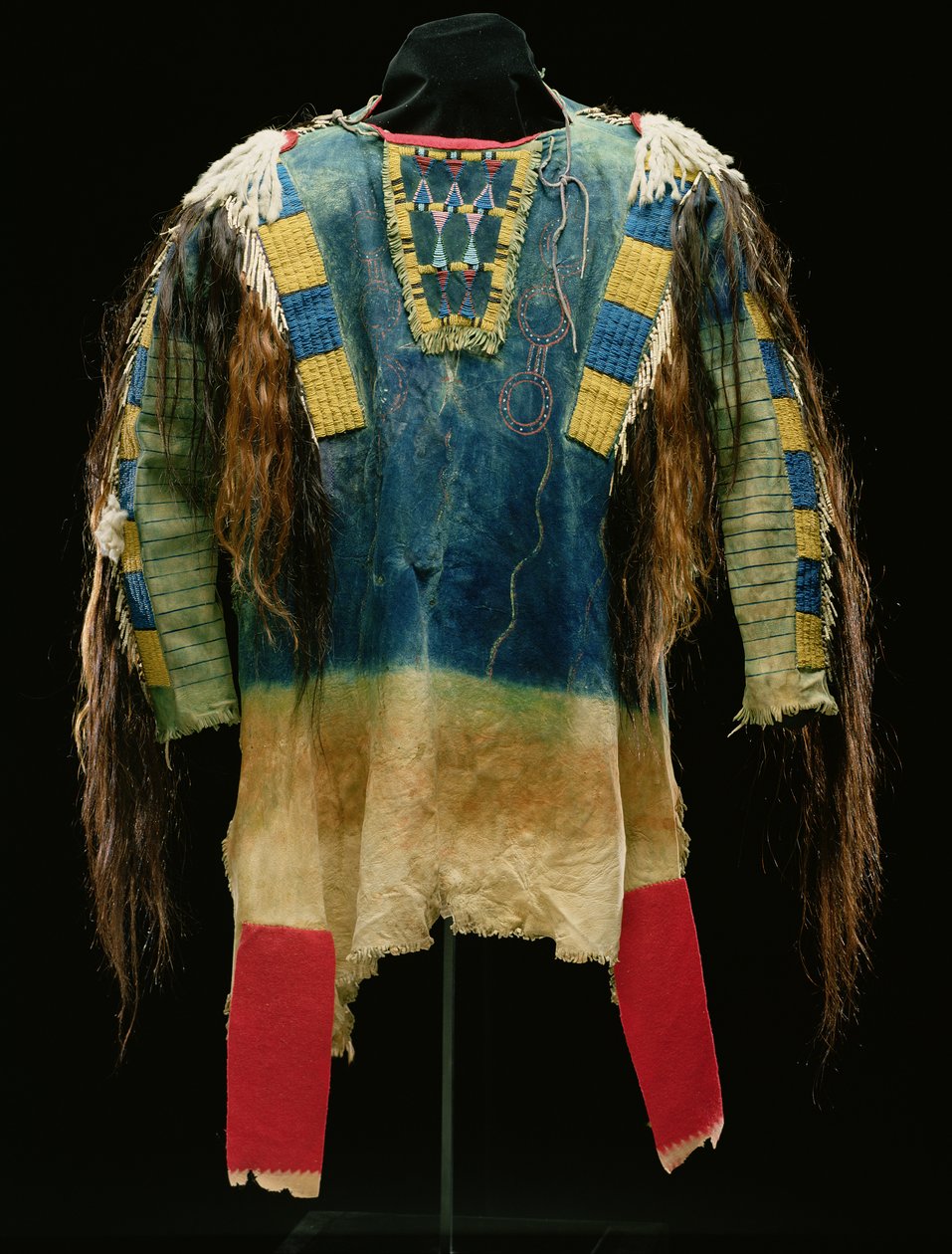 Herreskjorte, Cheyenne, ca. 1860 (bukkskinn, ull, hermelinskinn og menneskehår) av American School