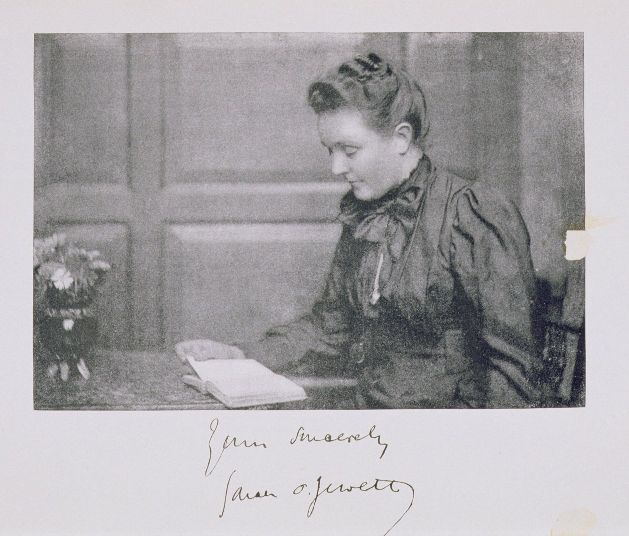 Portrett av Sarah Orne Jewett (1849-1909), ca. 1890 av American School
