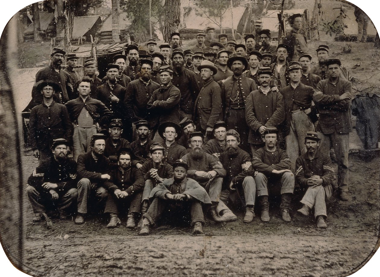Et fullt selskap av blåfrakker i vinterkvarter, ca. 1861-1865 av American Photographer