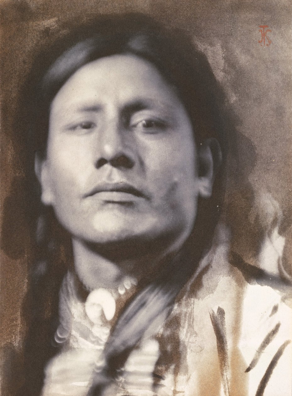 A Sioux Chief, ca. 1898 (platinatrykk) av American Photographer