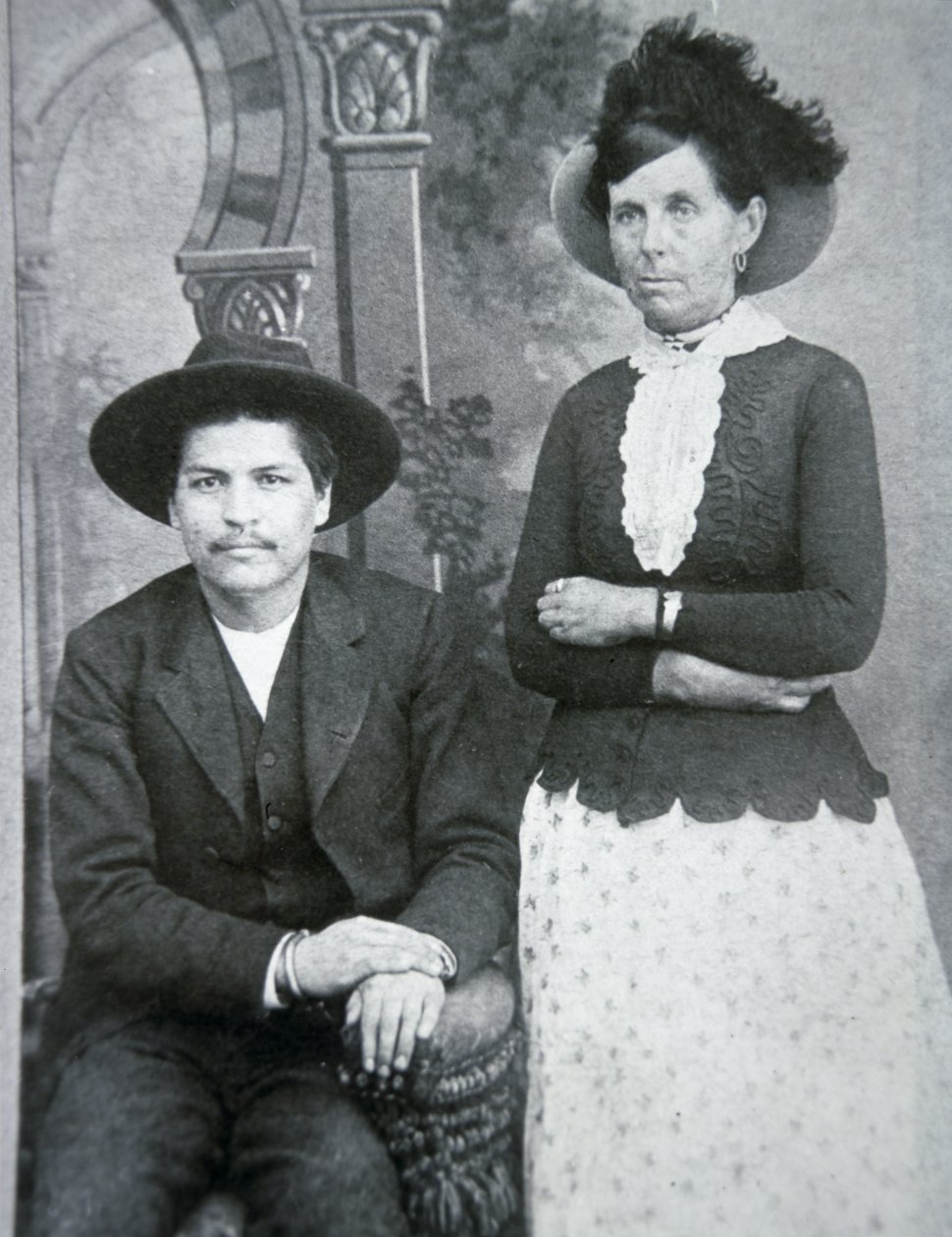 Belle Starr med sin venn "Blue Duck" (s/hvitt-bilde) av American Photographer