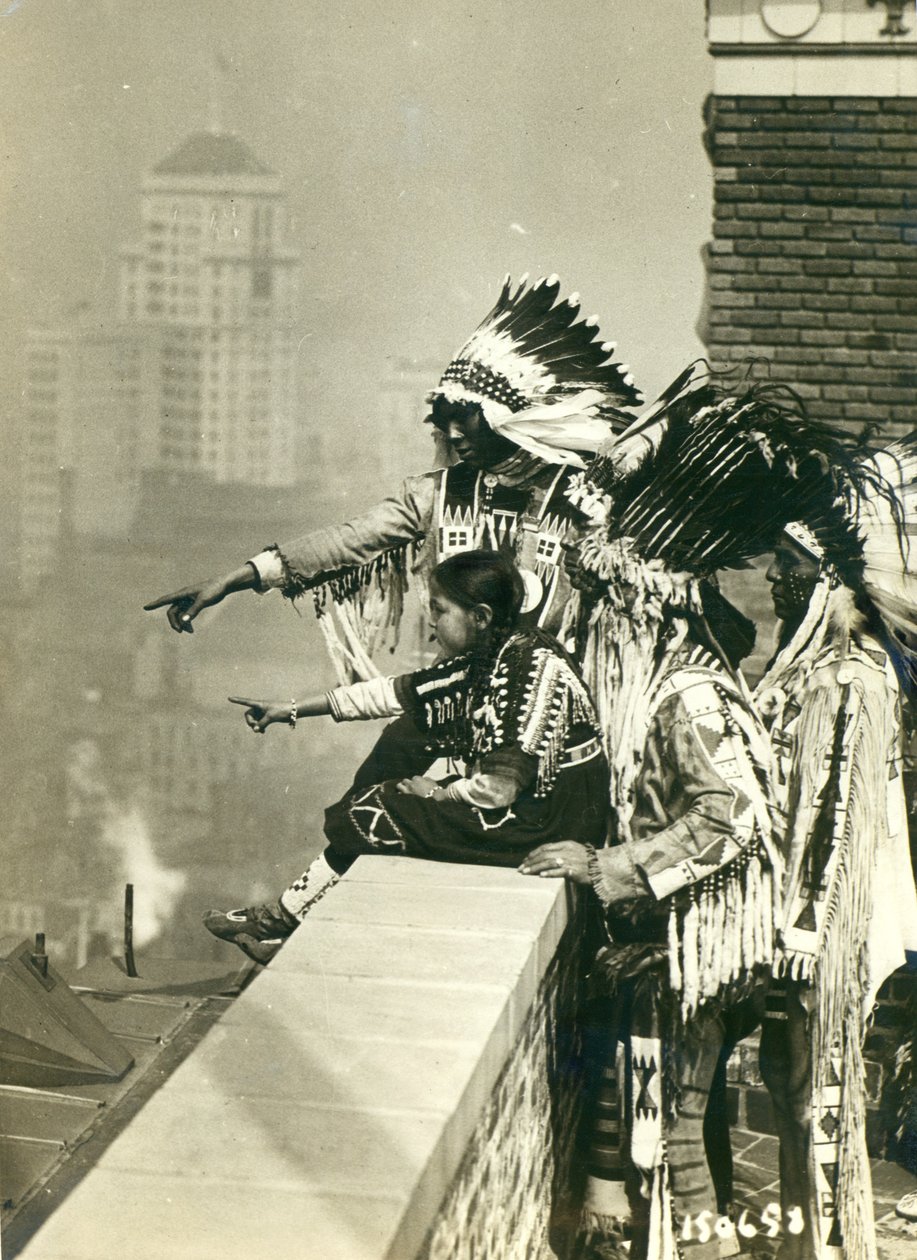 Blackfoot-indianere på taket av McAlpin Hotel, og nekter å sove på rommene deres, New York City av American Photographer