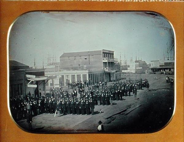 Brigadegeneral John Stoneacre Ellis sitt første regiment i California av American Photographer