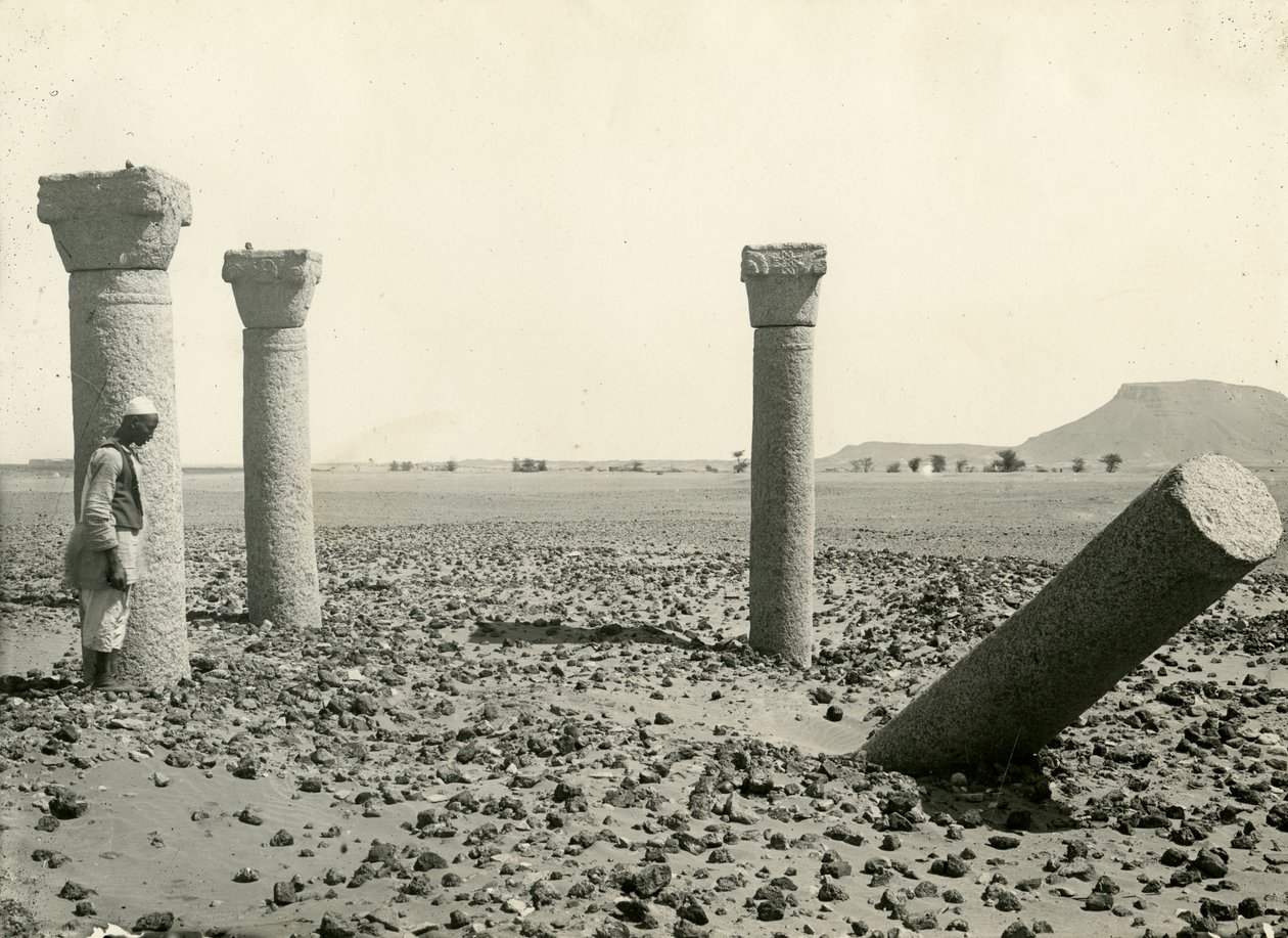 Kolonner fra den koptiske kirken, sett fra vest, Sai-øya, Egypt, fotografi av Breasted, Oriental Institute, University of Chicago, ca 1920 av American Photographer