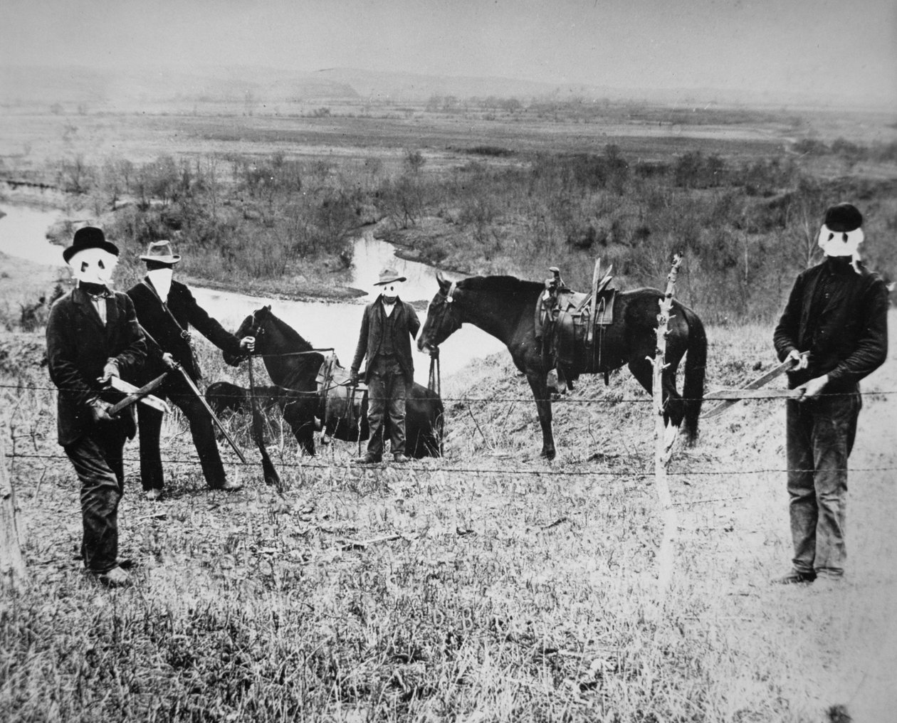 Bondegårder i Nebraska klipper gjerder for storfemenn i Custer County av American Photographer