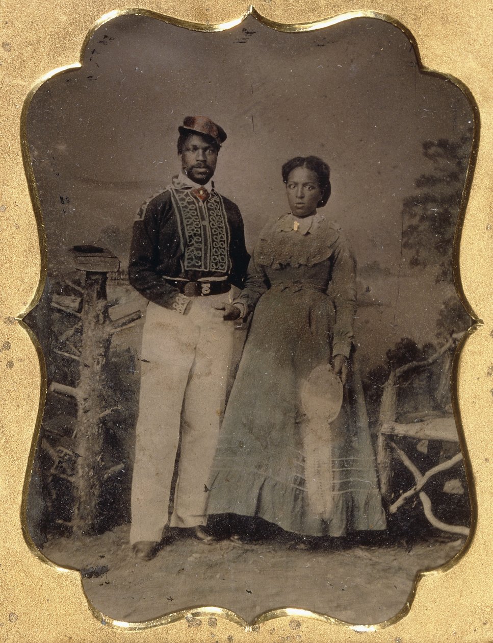 Fireman and Bride, ca. 1860 (kvartalt tinntype, håndfarget med forgylt høylys, skinn) av American Photographer