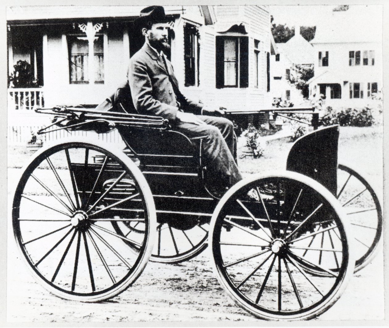Første amerikanske bil, designet og bygget av Charles og Frank Duryea av American Photographer