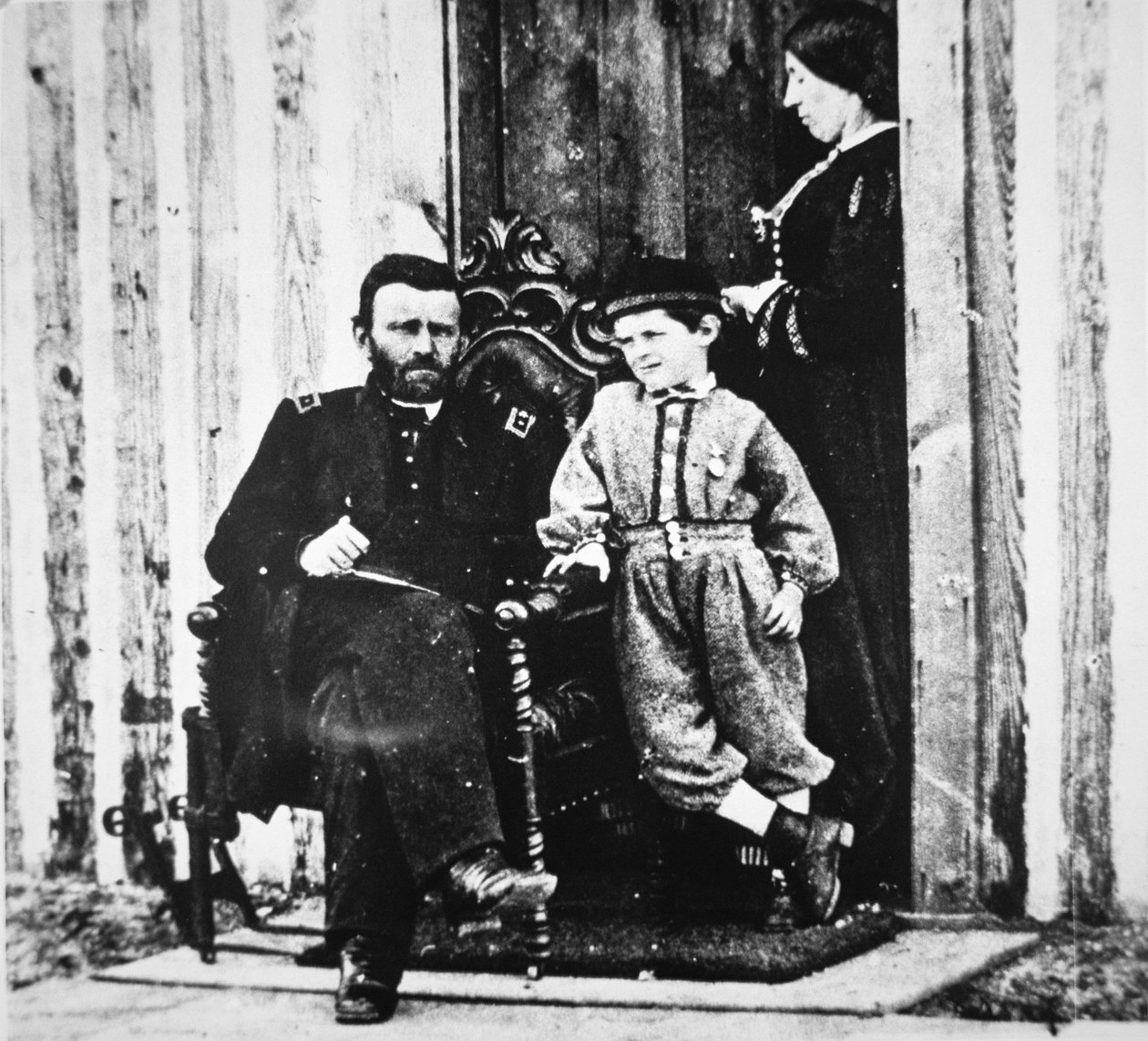 General Grant med sin kone Julia Dent og deres sønn Frederick Dent Grant, på City Point (s/hv-bilde) av American Photographer
