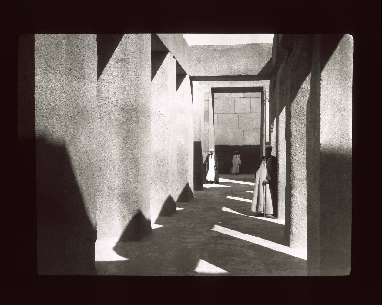 Gizeh - Granitttempel nær Khephren-pyramiden (lanternesklie) av American Photographer
