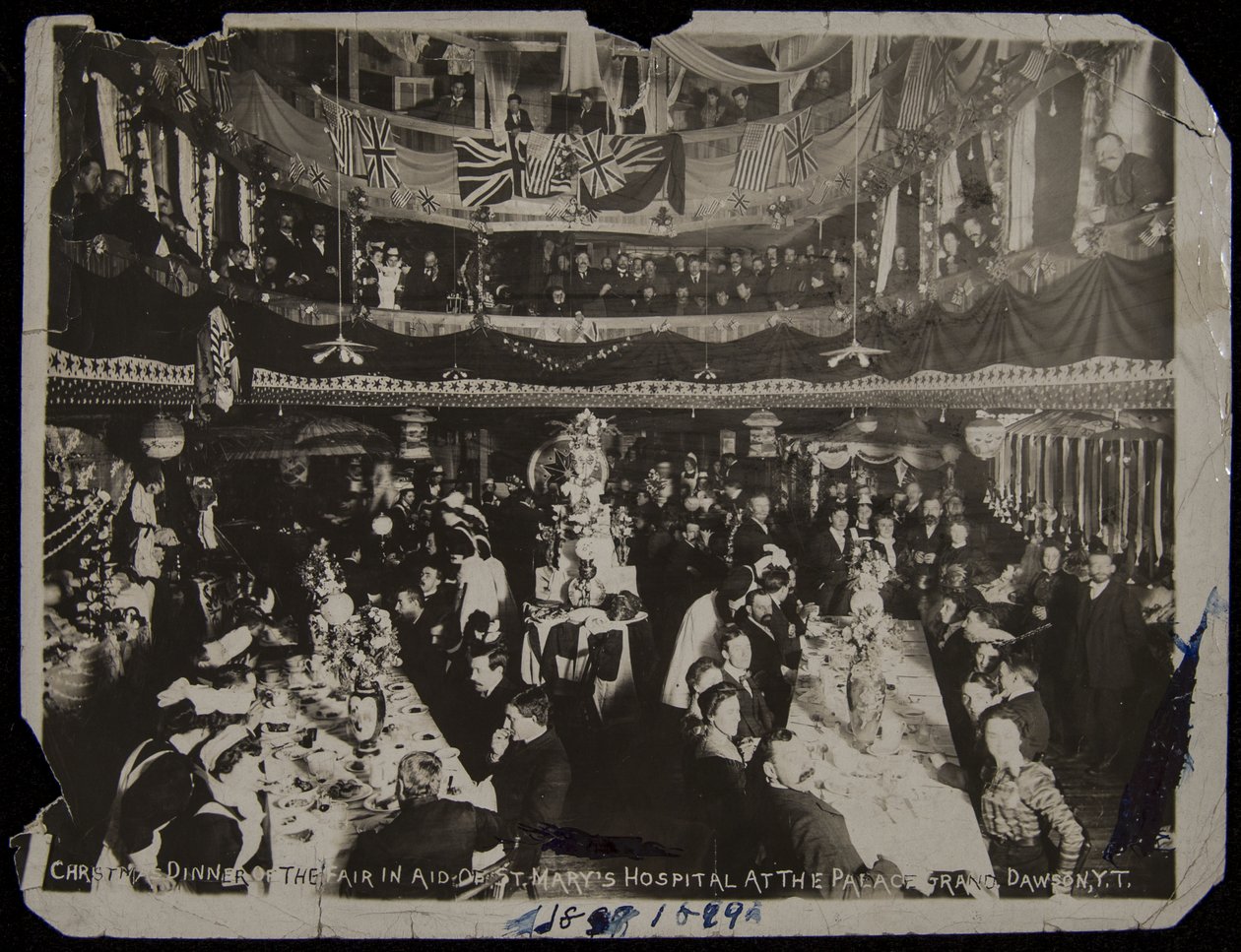 Grand Ball til fordel for St. Mary's Hospital, Dawson av American Photographer
