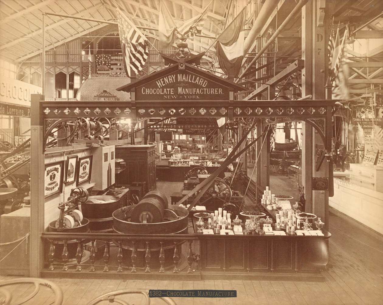 Henry Maillards utstilling - Machinery Hall av American Photographer