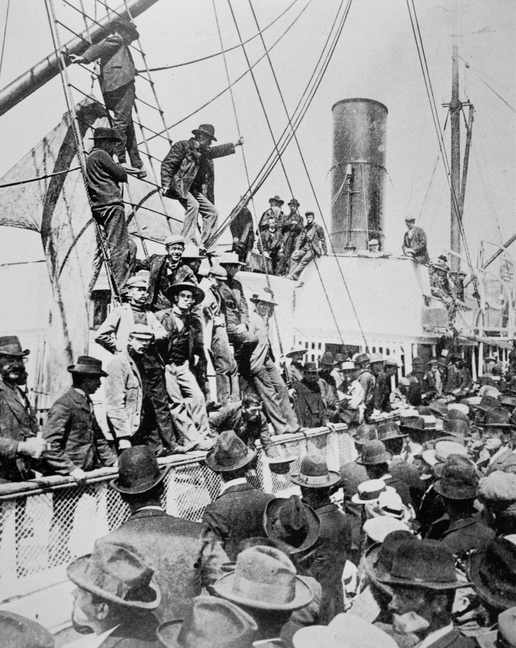 Håpefulle prospektører forlater Vancouver under Klondike Gold Rush (1897-98) 1898 (s/hv-bilde) av American Photographer
