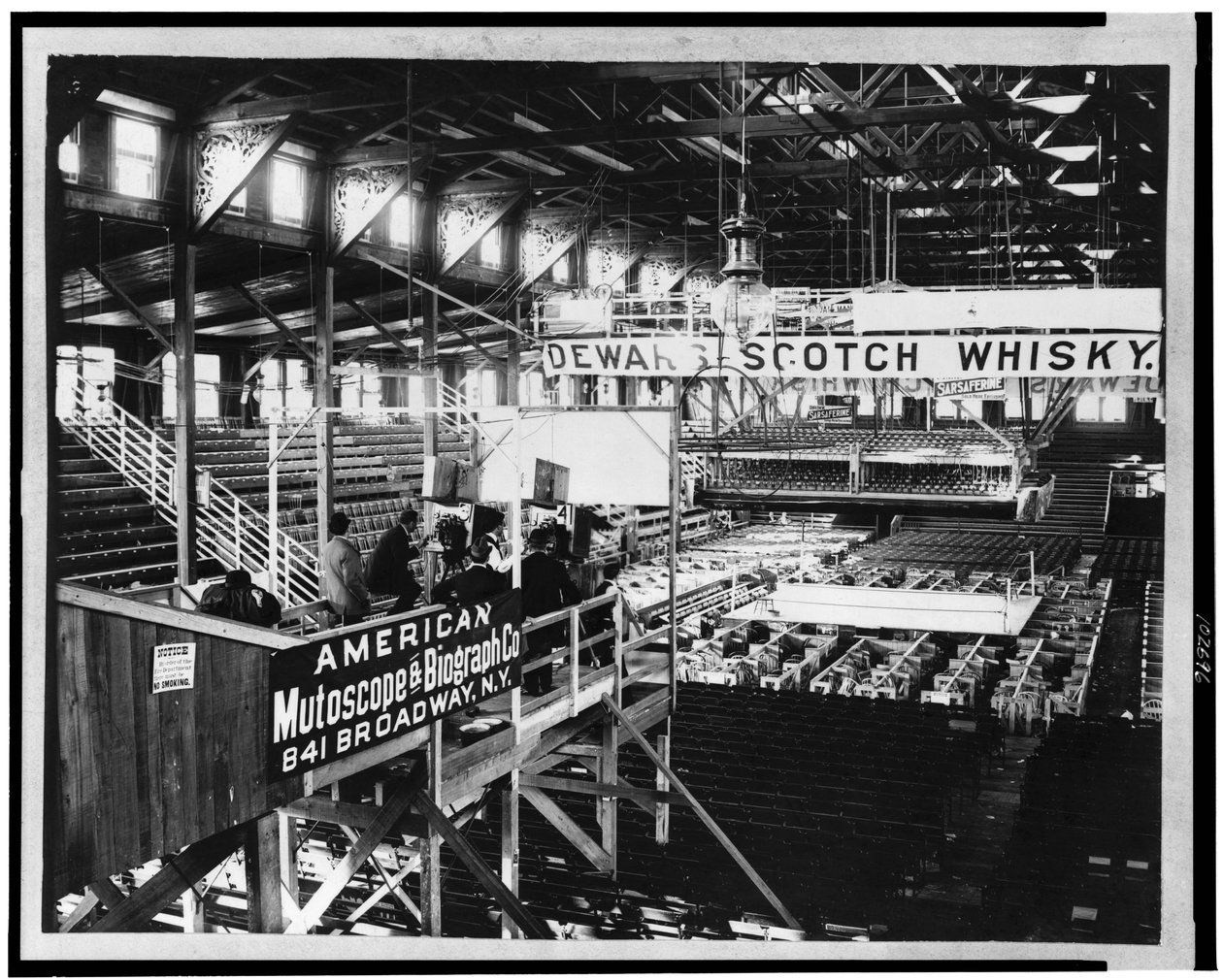 Interiør i Coney Island klubbhus, ca. 1899 (s/hvitt-bilde) av American Photographer