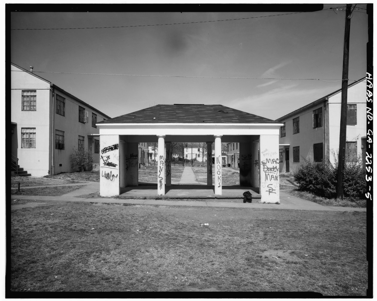 John Hope Homes (offentlige boliger), avgrenset av Larkin, Dora, Spelman Streets & Lane, Atlanta, Fulton County, GA (s/hvitt-bilde) av American Photographer